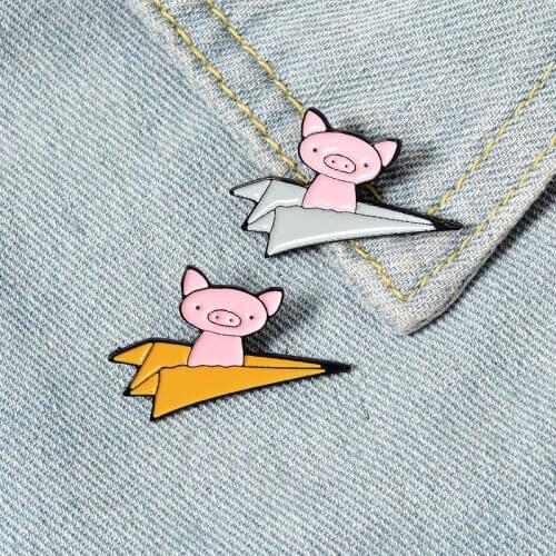 LAMEMDEE Paper airplane piggy Enamel Lapel Pins Cute Animals Brooches Badges Fashion Cartoon pig Pins Gifts Wholesale Jewelry