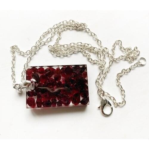 Natural Red Garnet Stone Chips Orgone Pendant Energy Healing Tumbled Stone Beads Orgonite Necklace Resin Geometric 1pc