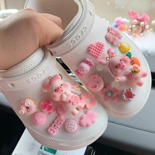 Bundle Cute Cartoon Doll Croc Charms Designer DIY Pink Pig Clogs Shoe Buckle for Kids Girls Gift 2021 Hot Sale Croc Decoration