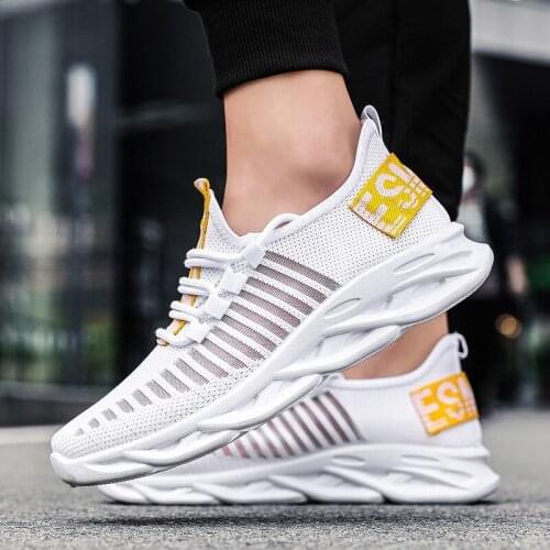 Sports shoes mens shoes 2021 fashion new lightweight casual shoes white basketball sneakers breathable walking mens flat shoes