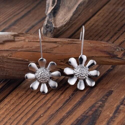 Korean Earrings 2021 Hot Sale Sun Flower Small Daisy Ear Hook Earrings Ear Stud Ear Jewelry for Women