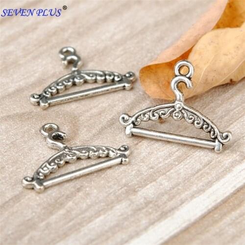 High Quality 20 Pieces/Lot 24mm*17mm Antique Silver Plated clothes hanger Charms For Diy