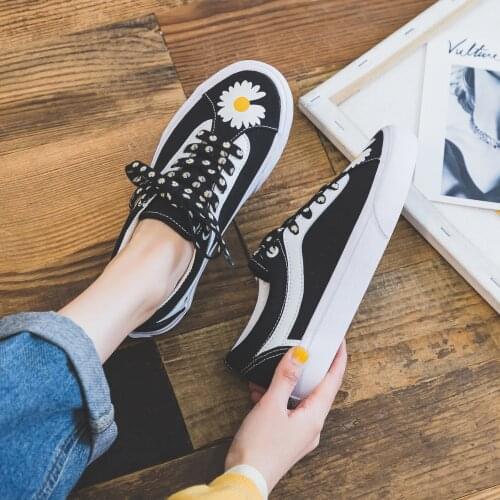 Spring Summer 2020 New Black Low-Top Lovers Canvas Shoes Womens All-match Sneakers Student Daisy Fashion Shoes Boy Casual Shoes
