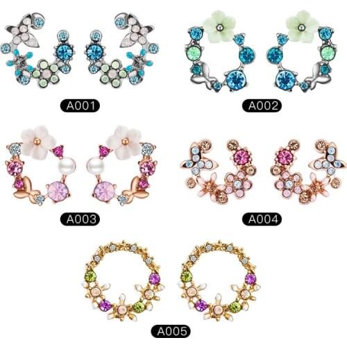 QCOOLJLY Korean Colorful Rhinestone Wreath Stud Earrings For Women Sweet Flower Shell Small Circle Brincos Jewelry Gift