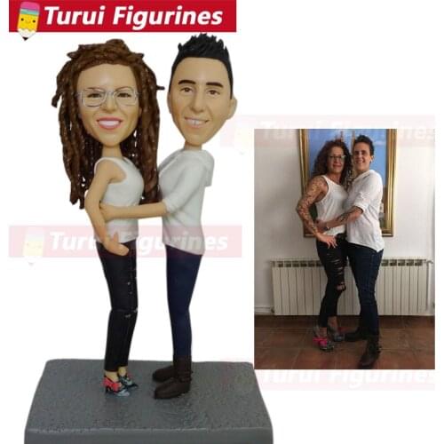 Couple facing each other wedding cake topper personalized gift ideas based on your wedding photos custom bobble head dolls statu