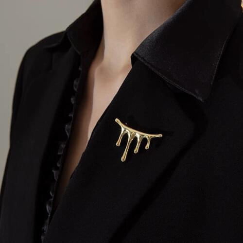 ALLYES Elegant Charm Perfume Bottles Number 5 Brooches for Women Handmade Rhinestone Lapel Pins BlingBling Jewelry