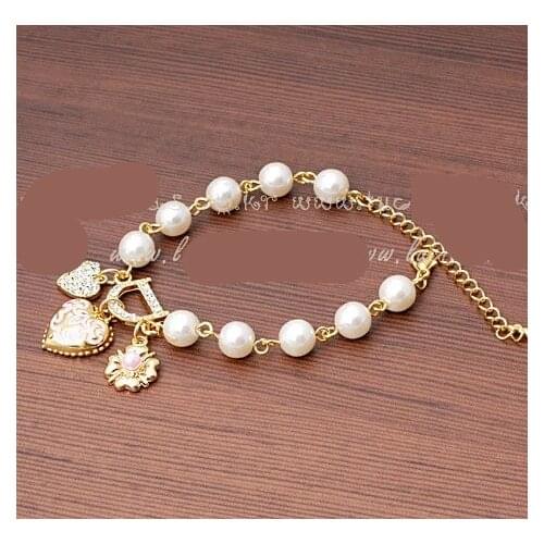 2018 New Sweet And Lovely Imitation Pearl Beads Fashion Crystal Bracelet Heart Flowers Letter D Hang Bracelets And Anklets Femal