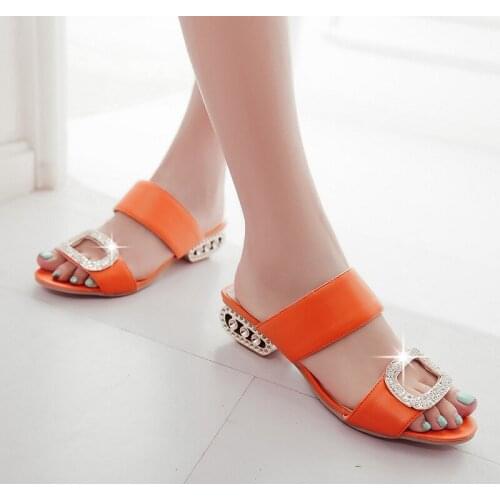 2021 Crystal Outdoor Modern Slippers Low Heel Summer Flip Flops For Women Fashion Square Heel Women Sandals Shoes