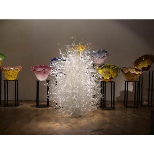 Glass Craft White Color Floor Standing Art Engraved Glass Sculpture