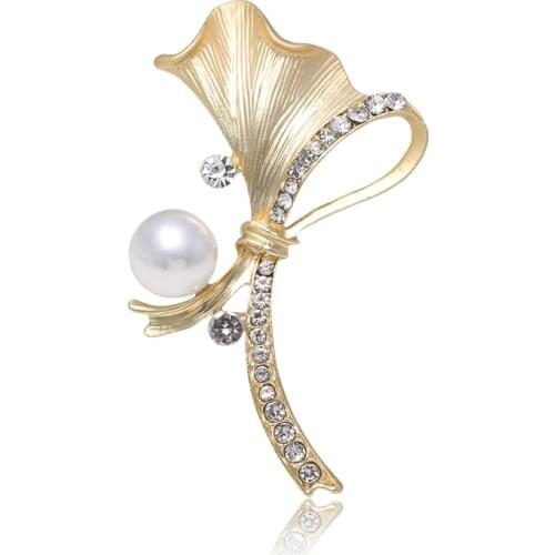 High Quality Design Simple Wind Brooch Chest Leaf Type Pearl Brooch Fashion Irregular Plant Party Clothing Brooch Gift