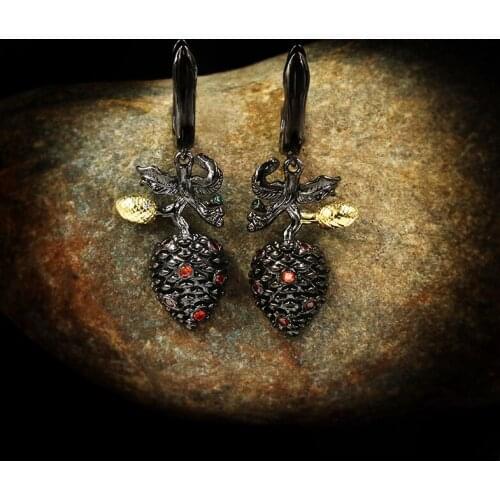 Luxury Female Red Crystal Drop Earrings Cute 14KT Black Gold Wedding Earrings For Women Vintage Bridal Geometry Dangle Earrings