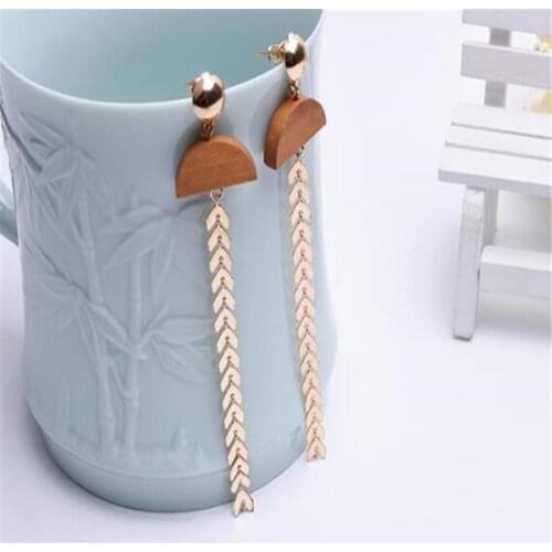 Bohemian Style Retro Fan-Shaped Wood Drop Earrings Metal Tassel Gold Earrings for Women Fashion Jewelry
