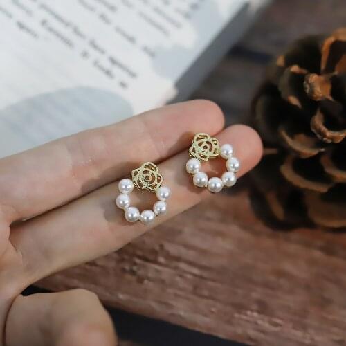 Elegant Metal Inlaid Hollow Rose Pearl Earrings for Woman Fashion Jewelry 2021 New Luxury Wedding Party Girls Unusual Earrings