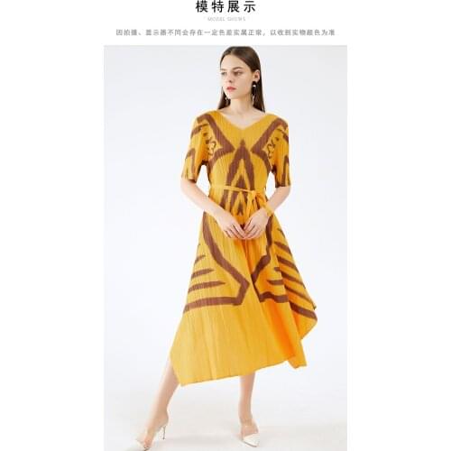 HOT SELLING Miyake fold Fashion geometry print v-neck dress Lace-up big A-Line dress IN STOCK
