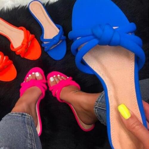 Summer 2020 new flat-heeled cross strap women casual all-match non-slip beach slippers home durable sandals