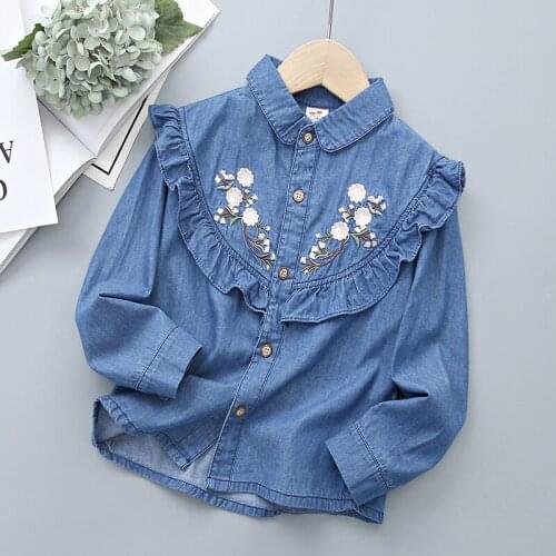 A cartoon shirt for children in 2021 spring and autumn new girls' embroidered flower wash denim shirt