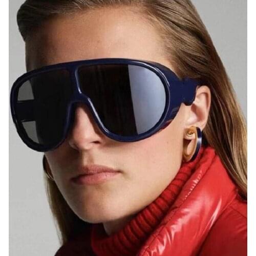 Flat Top Oversized Women Sunglasses Retro Shield Shape Luxy Brand Design Big Frame Rivet Shades Sunglasses Women UV400 Eyewear