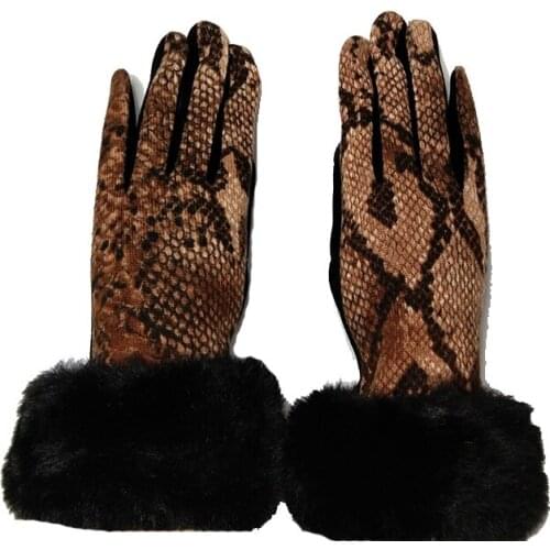 Winter Warm Soft Faux Rabit Fur Wrist Plus Velvet Thicken Driving gloves Female Snake Pattern Embroidery Touch Screen Gloves D70