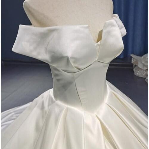 2021 Winter Wedding Dresses Ball Gown Custom Made Off Shoulder Sweep Train Bridal Gown Elegant Satin Dress