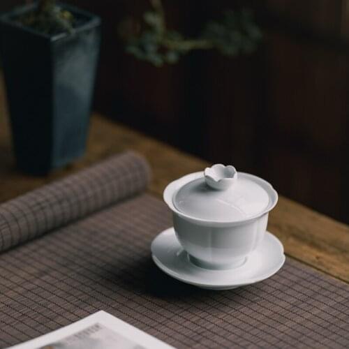 170ml White Porcelain Gaiwan Flower ShapeTureen With Lid Teaware Kung Fu Tea Set Chinese Ceramic Tea Cups Tea Bowls Chawan