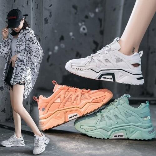 Dad shoes womens tide 2020 spring and autumn new breathable super fire thick bottom wild hollow sports womens shoes Z857