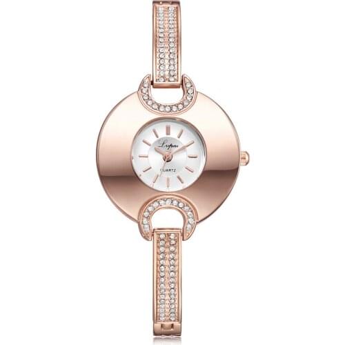 2021 Hot Europe and The United States Hot Personality Watch Brand Features A Watch Plate Quartz Watch Diamond-encrusted Bracelet