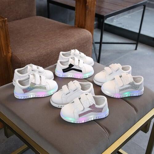 New European Hot sales Children Sneakers LED Lighted Baby Boys Girls Shoes Cute Glowing Kids Running Toddlers Tennis