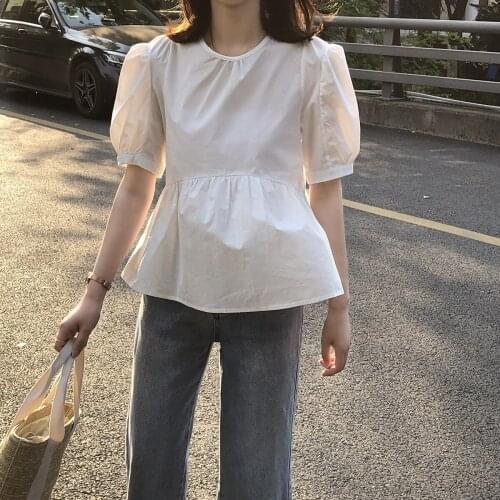 2021 Summer New Round Neck Cute Baby Shirt Womens French Retro Bubble Sleeve Slim Simple White Blouses Womens 0805