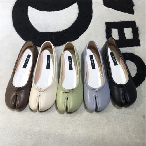 Womens shoes 2021 early spring new flat shoes female net red with the same personality split toe trotters casual shoes