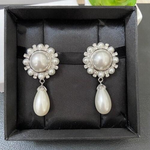 Flower ear clip, crystal pearl fashion ear clip, catwalk style, ear clip style, no pierced ears