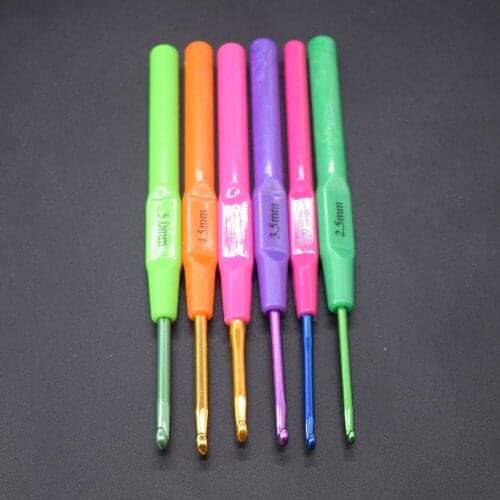 2018 New 6pcs Multicolor Knitting Needles Colorful Plastic Handle Aluminum Crochet Hooks Template Knit Needles Weave DIY Crafts