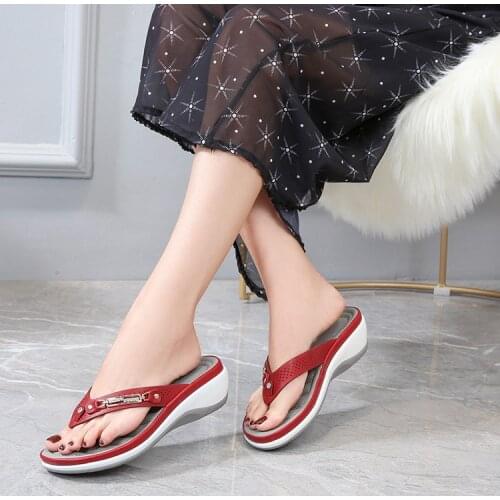 2021 Womens Slippers Summer New Fashion Metal Button Slides Shoes Wedge Beach Sandals Women Outside Platform Leisure Flip Flops