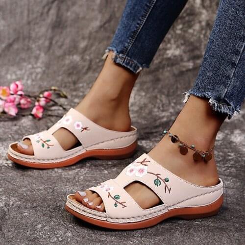 Summer Fashion Embroidered Women Peep Toe Slippers Stitching Shoes Woman Mid Wedge Platform Casual Flip Flops Sandals Lady Shoes