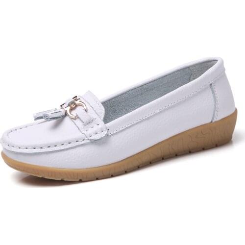 Fashion New Comfortable Women Loafers Soft Sole Mother Shoes Hollow Leather Nurse Shoes Casual Shoes