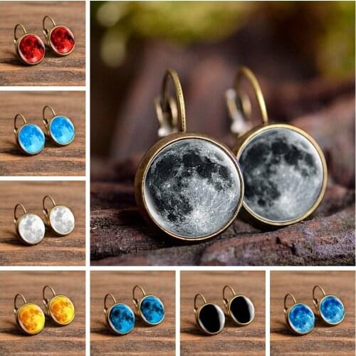 2019 New Fashion Jewelry Galaxy Space Stud Earrings Glass Cabochon Moon Art Photo Dome Round Earrings for Women Girls
