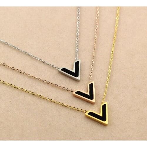Martick Gold Color Trim V Shape Pendant Necklace Europe Style Link Chain IP Gold Color Plating Jewelry For Woman P14