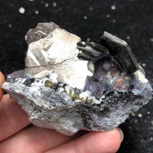 148.8gNatural purple fluorite, magnetite, chalcopyrite symbiosis ring vein healing crystal gem original stone home decoration