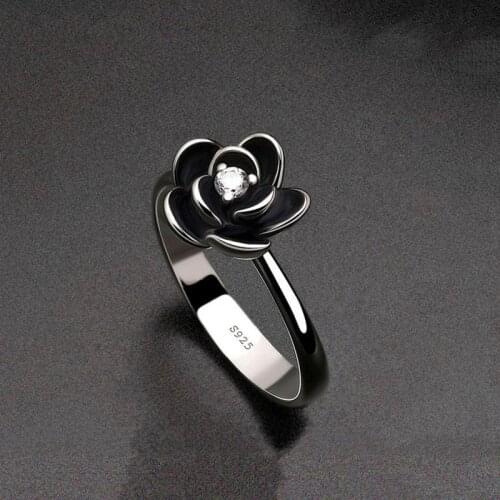 Wholesale Hot-selling Jewelry Fashion Personality Black Rose Center Inlaid Zircon Ladies Ring Engagement Crystal Jewelry