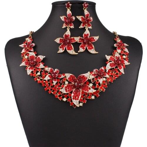 Popular bridal accessories Exaggerated collarbone chain The new fashion big drill necklace earrings suit
