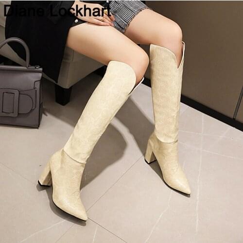 Winter New Designer Western Beige KneeHigh Boots Women Pointed Toe Cowboy Boots Chunky Embossed PU Boot Runway Ladies Motorcycle