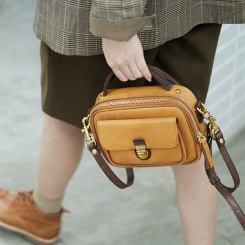 Textured shoulder leather Women doctor bag leather handbags retro bean curd bag female slung small square bag 2021 new designer