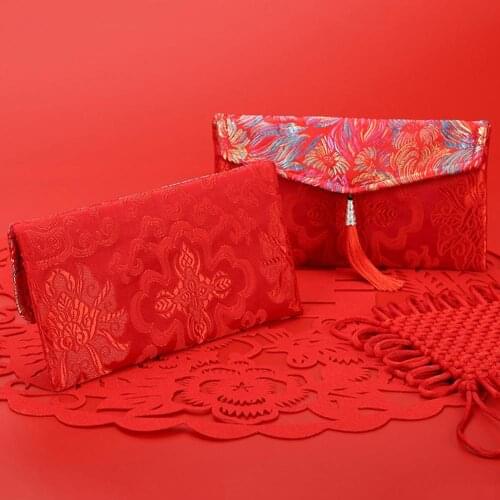 Chinese Style Lucky Money Bag Cloth Floral Red Envelope Pocket New Year Packet for Chinese Spring Festivals Gift Red Envelopes