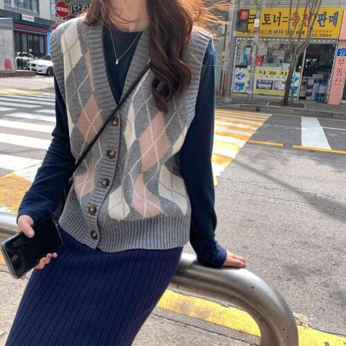 3 Colors Spring And Autumn Korean Style V Neck Plaid Single Breasted Buttons Knitted Sleeveless Vest Sweaters Women