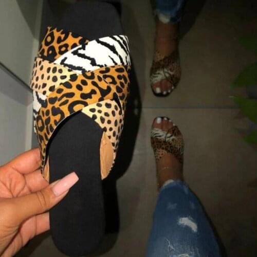 Autumn /winter new home wild fashion women sandals female 2020 new flat with flip flop leopard double layer cross slippers