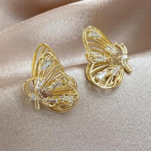 Korean Style Earrings New Fashion Girl Heart Earrings Simple And Cold Wind Stereo Butterfly Earrings Womens Clothing Wholesale