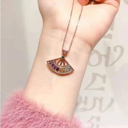 2021 Trend Charm Jewelry Fashion Vintage Elegant Fan-shaped Pendant Necklace Personality Womens Wedding Engagement Accessories
