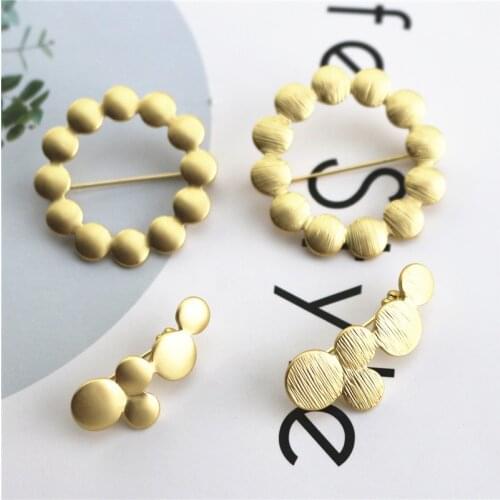 Customized matte gold bean ring brooch Japanese minagawa style clothes accessories corsage Qingdao factory
