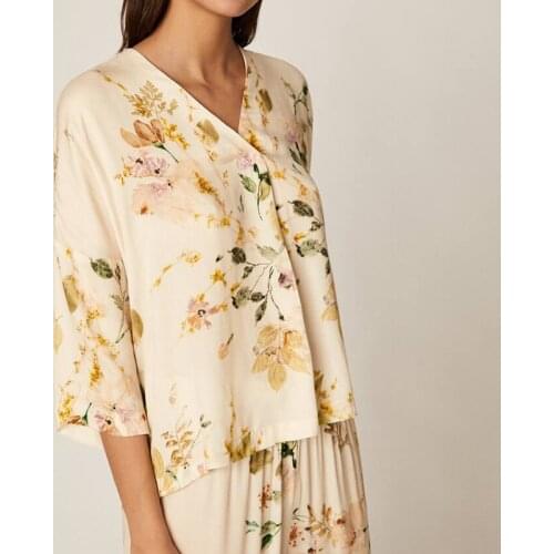 2020 New Women Printing Pajamas Short-Sleeved V-Neck Viscose Pijama Mujer Womens Luxury Sexy Clothes 2 Piece Sleepwear Satin Set