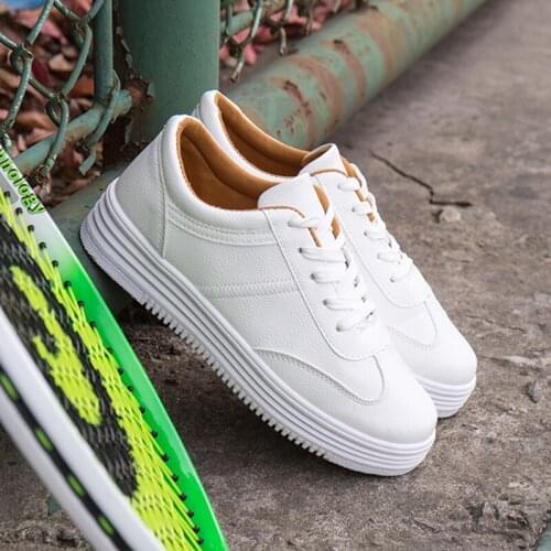 2021 Fashion Womens Net Buckle Vulcanized Leather Shoes Sports Shoes Flat Shoes Womens Solid Fashion Leisure Platform Shoes