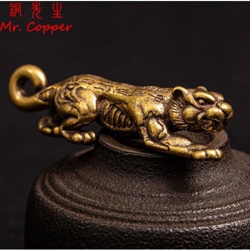 Antique Copper Sculpture Chinese Tiger Token Statue Desktop Ornament Home Decor Natural Aging Brass Animal Figurines Decorations